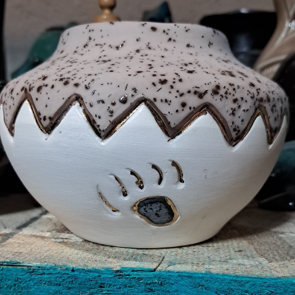 Native Ceramic Zigzag Bear Paw Bowl - Cream and Brown